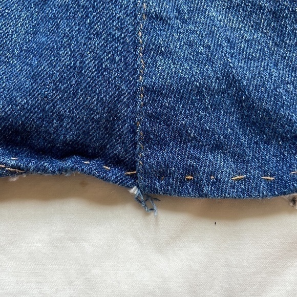 💙 Levis Denim Retro Mini Skirt with Floral Insert with Embroidery Size 27 - Picture 11 of 16